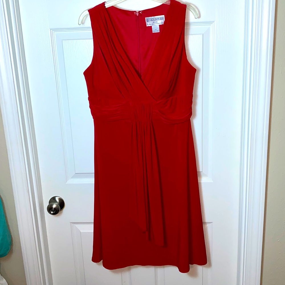 Jessica Howard Dress Red Sleeveless Petite Size 12 Empire Waist zipper closure